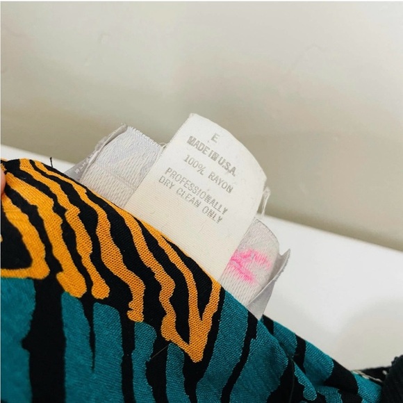 VINTAGE Vibrant Abstract Blouse -XL - Picture 11 of 16